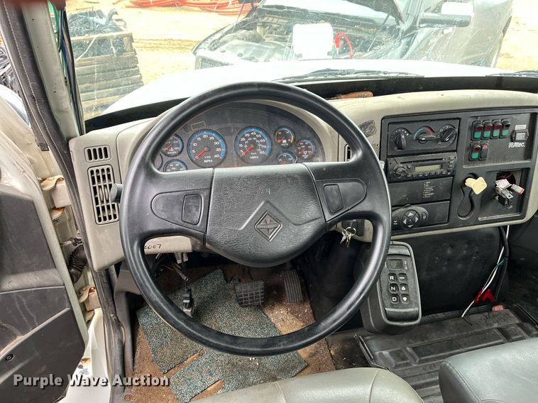 image for item EI0605 2011 International DuraStar 4300 bucket truck