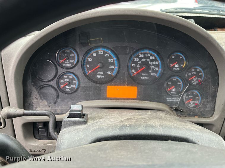 image for item EI0605 2011 International DuraStar 4300 bucket truck