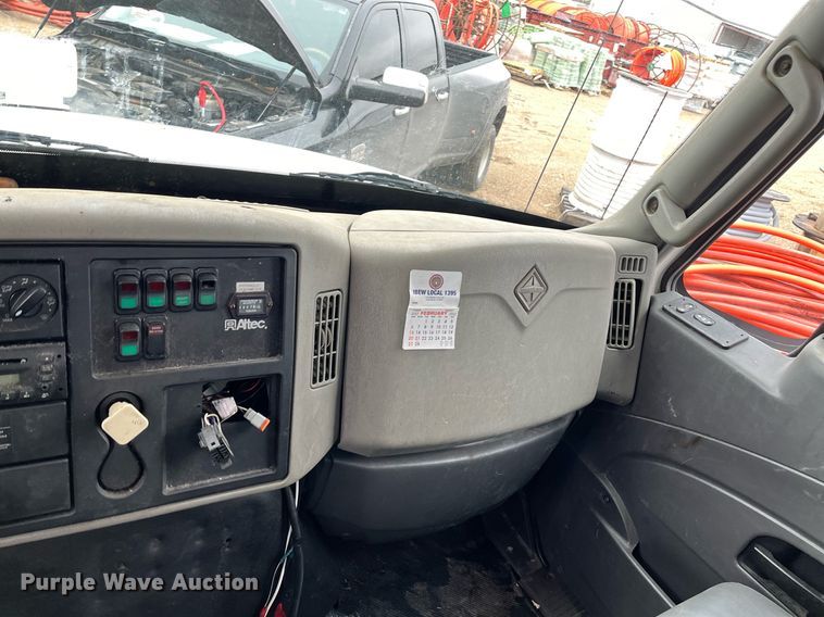 image for item EI0605 2011 International DuraStar 4300 bucket truck