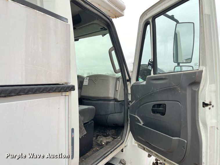 image for item EI0605 2011 International DuraStar 4300 bucket truck