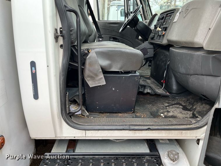 image for item EI0605 2011 International DuraStar 4300 bucket truck