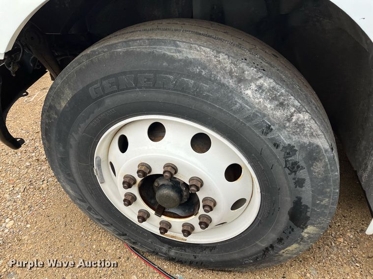 image for item EI0605 2011 International DuraStar 4300 bucket truck