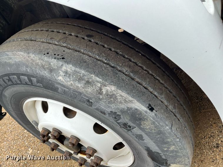 image for item EI0605 2011 International DuraStar 4300 bucket truck