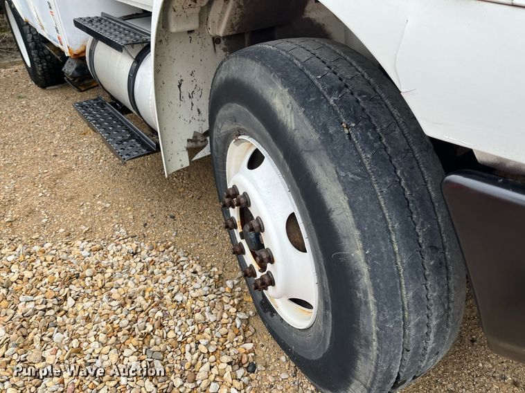 image for item EI0605 2011 International DuraStar 4300 bucket truck