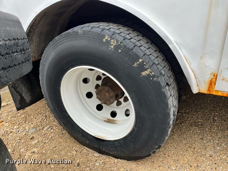 image for item EI0605 2011 International DuraStar 4300 bucket truck