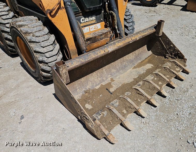 image for item EI3807 2012 Case SR200 skid steer loader