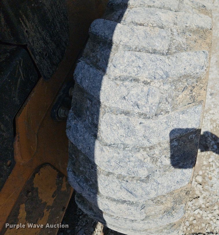 image for item EI3807 2012 Case SR200 skid steer loader