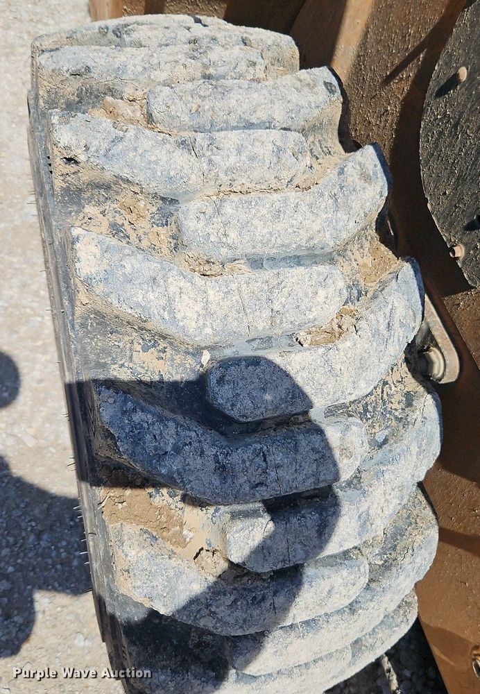 image for item EI3807 2012 Case SR200 skid steer loader