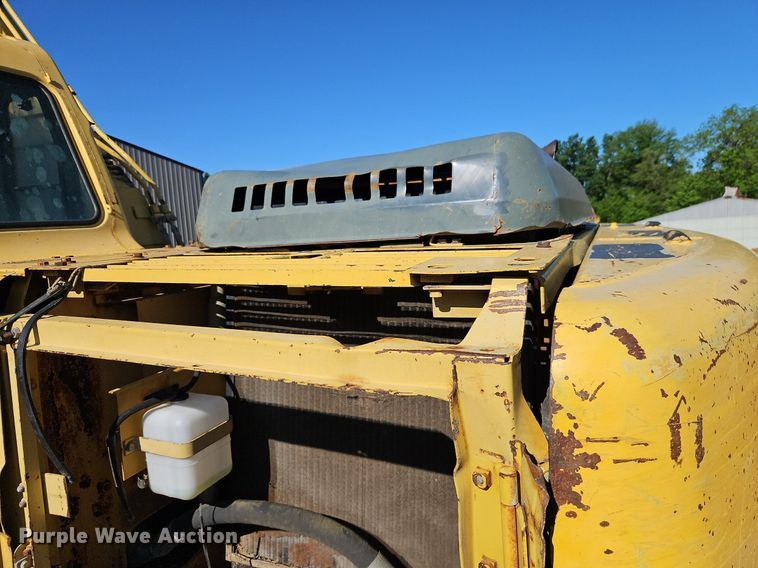 image for item EI3831 1996 Komatsu PC200-6L excavator