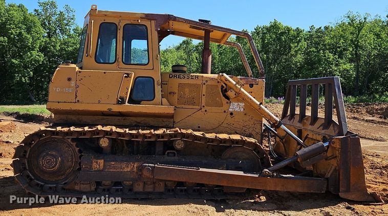 image for item EI3832 1999 Dresser  TD15E dozer