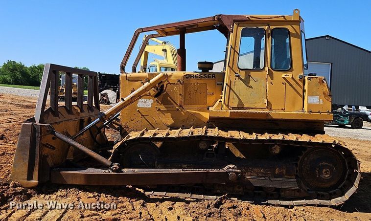 image for item EI3832 1999 Dresser  TD15E dozer