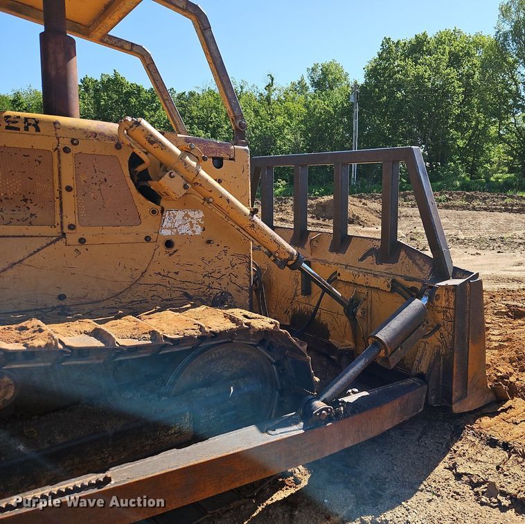 image for item EI3832 1999 Dresser  TD15E dozer