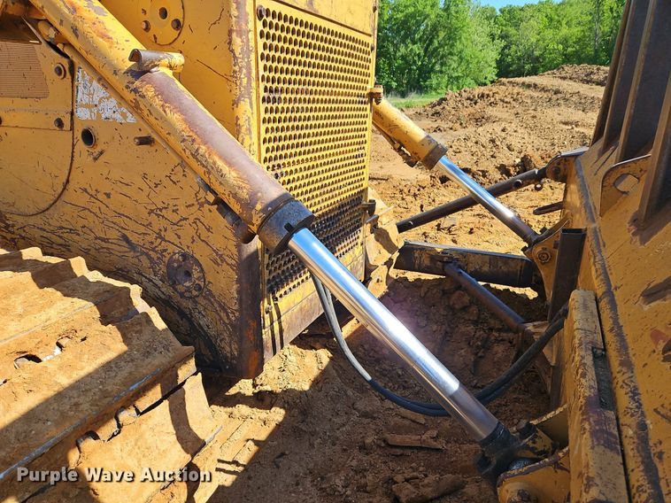 image for item EI3832 1999 Dresser  TD15E dozer