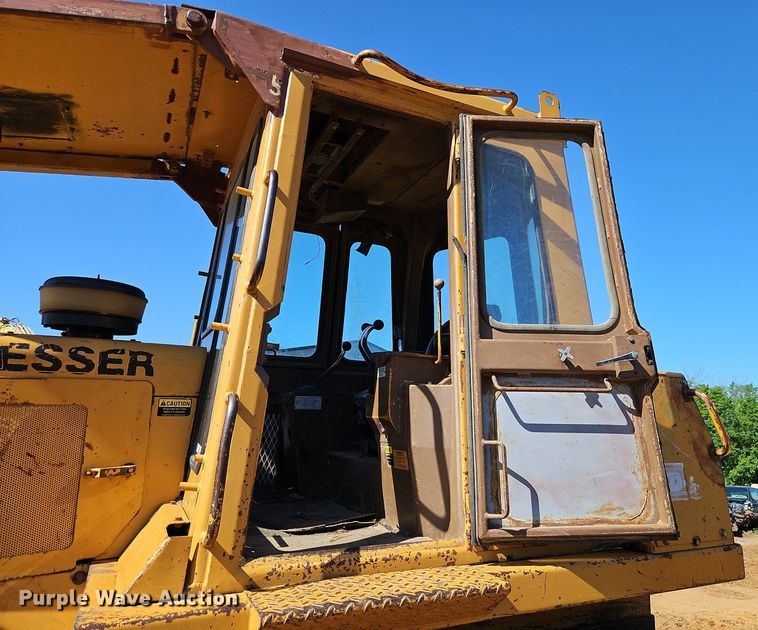 image for item EI3832 1999 Dresser  TD15E dozer