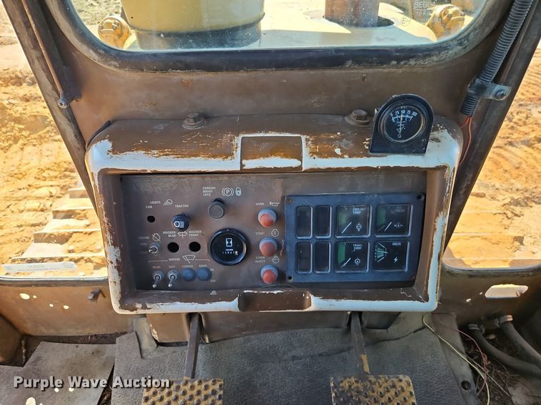 image for item EI3832 1999 Dresser  TD15E dozer