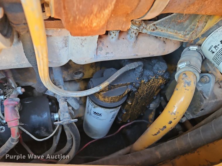 image for item EI3832 1999 Dresser  TD15E dozer