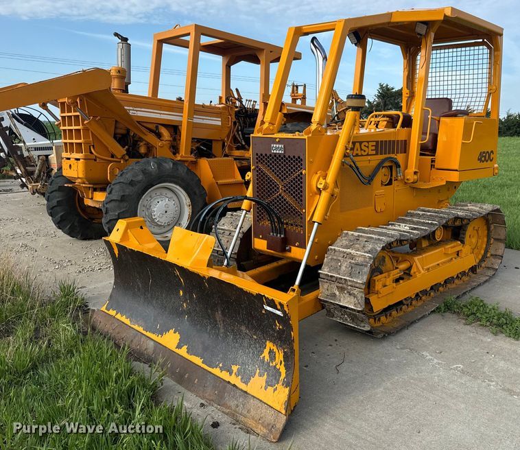 image for item EJ2700 1989 Case 450C dozer
