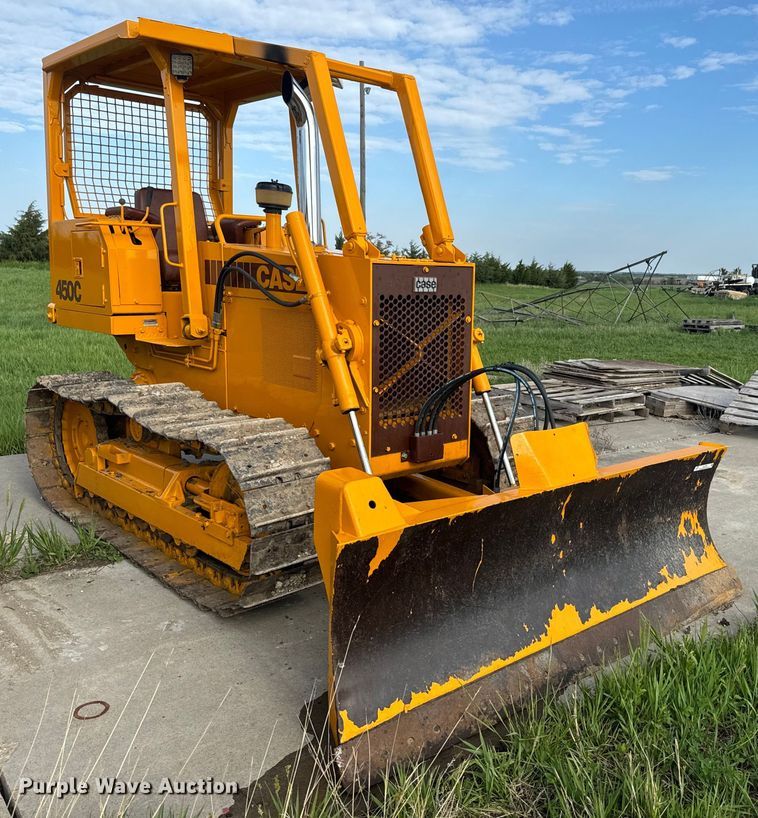 image for item EJ2700 1989 Case 450C dozer