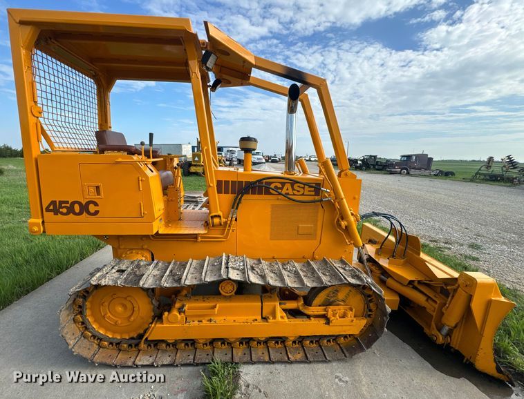 image for item EJ2700 1989 Case 450C dozer