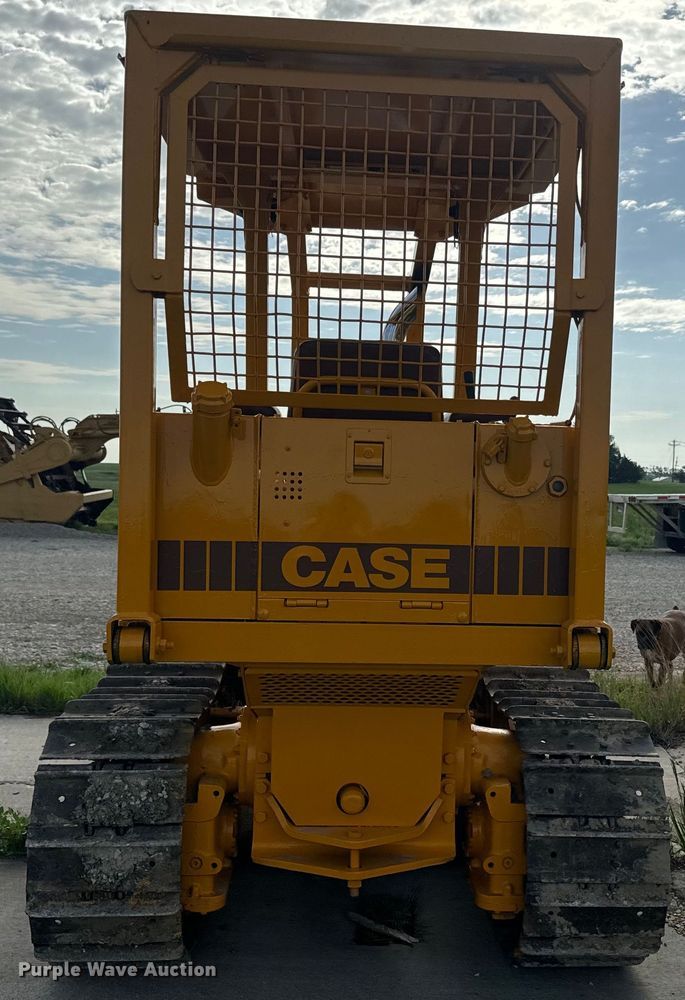 image for item EJ2700 1989 Case 450C dozer