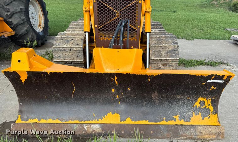 image for item EJ2700 1989 Case 450C dozer