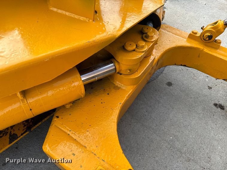 image for item EJ2700 1989 Case 450C dozer