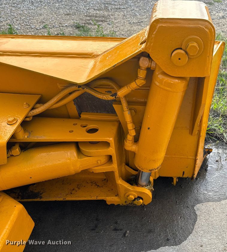 image for item EJ2700 1989 Case 450C dozer
