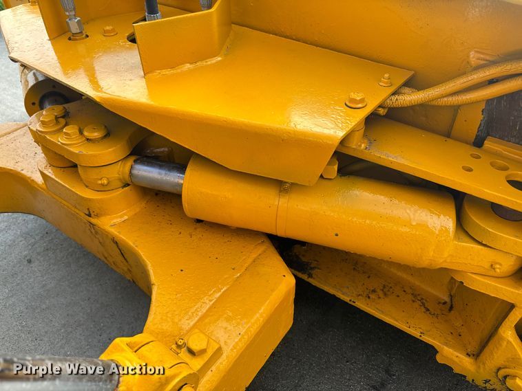 image for item EJ2700 1989 Case 450C dozer