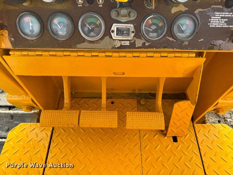 image for item EJ2700 1989 Case 450C dozer