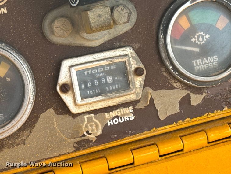 image for item EJ2700 1989 Case 450C dozer