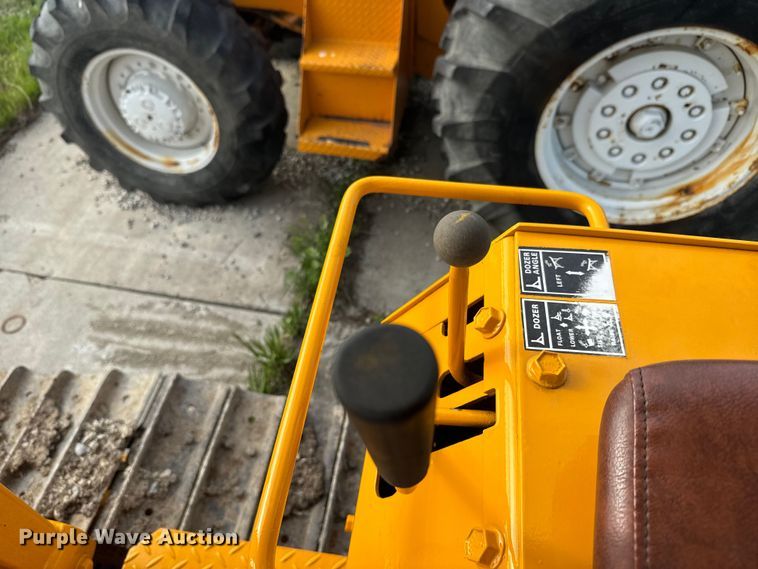 image for item EJ2700 1989 Case 450C dozer