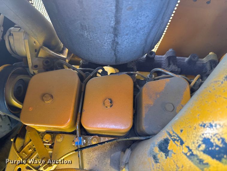 image for item EJ2700 1989 Case 450C dozer