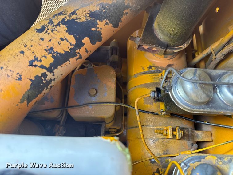 image for item EJ2700 1989 Case 450C dozer