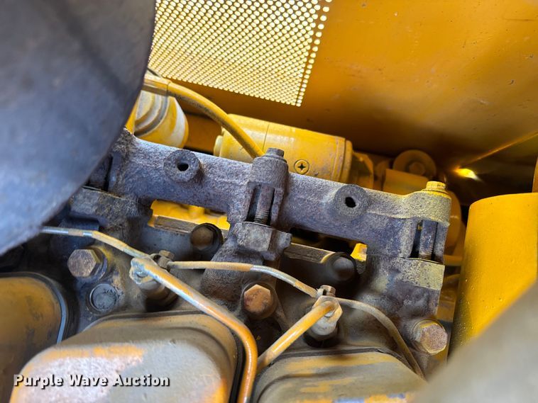 image for item EJ2700 1989 Case 450C dozer