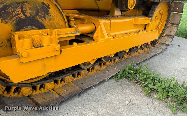 image for item EJ2700 1989 Case 450C dozer