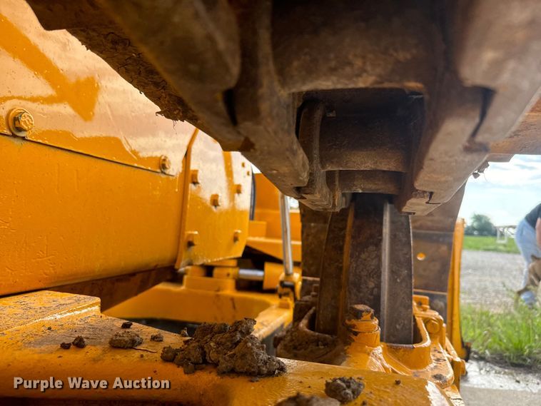 image for item EJ2700 1989 Case 450C dozer