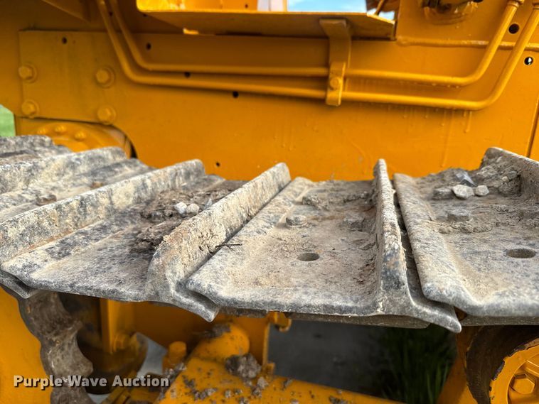 image for item EJ2700 1989 Case 450C dozer