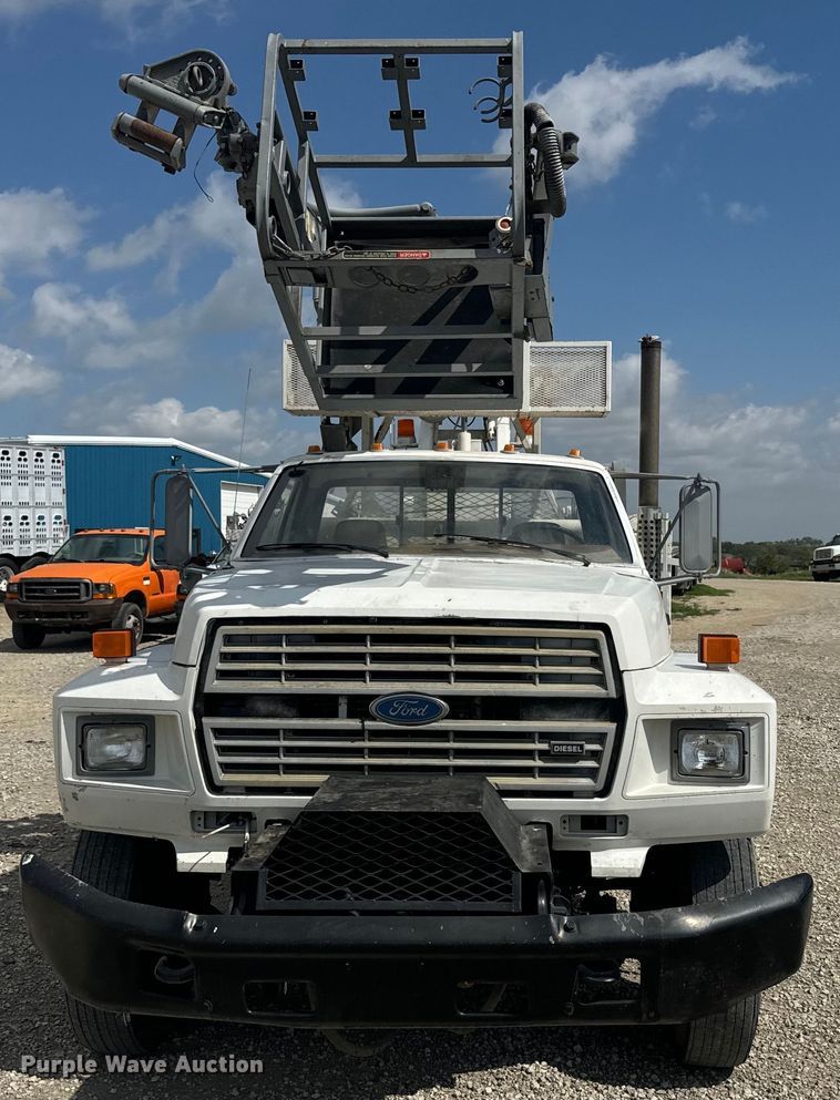 image for item EJ2710 1990 Ford F800 bucket truck