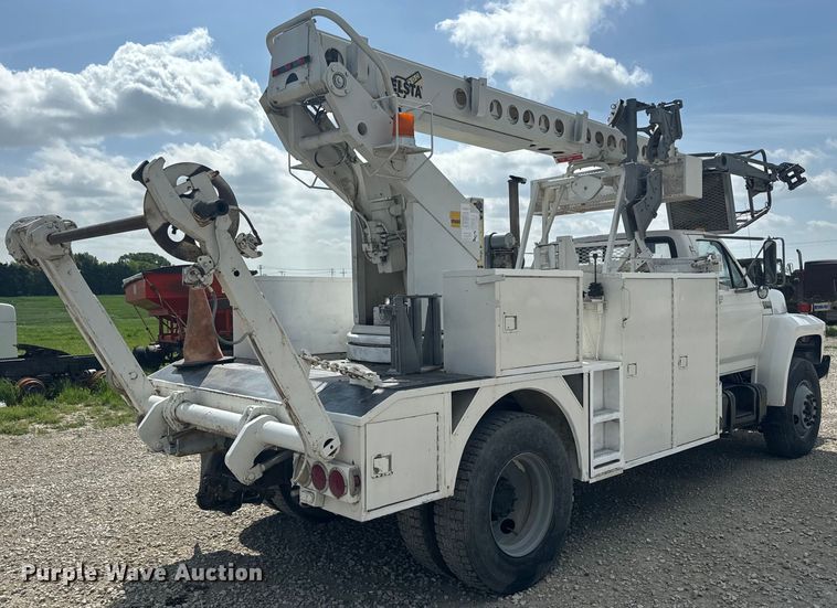 image for item EJ2710 1990 Ford F800 bucket truck