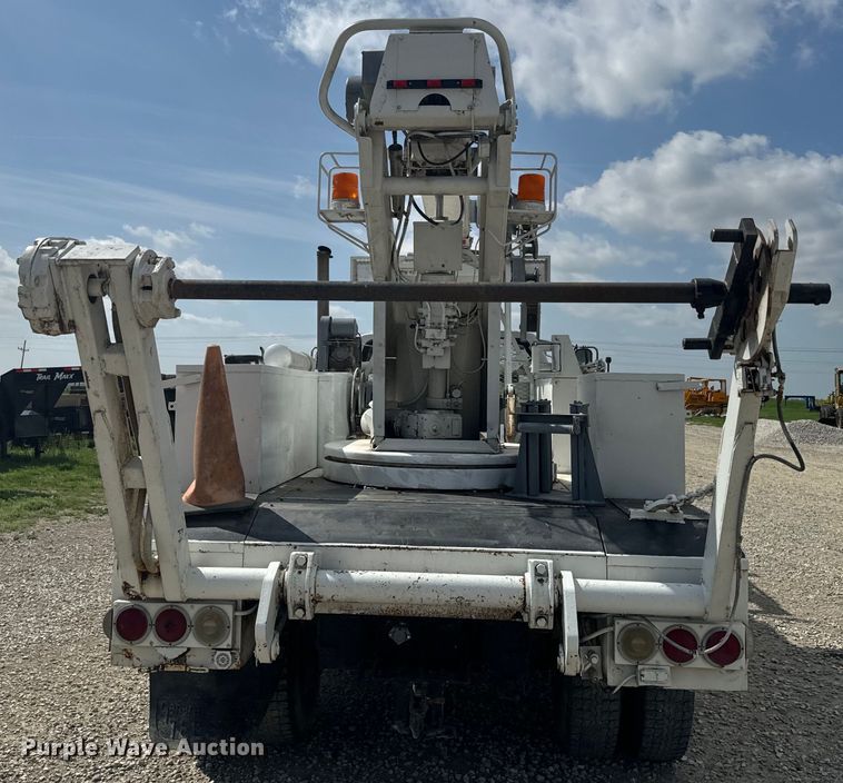 image for item EJ2710 1990 Ford F800 bucket truck