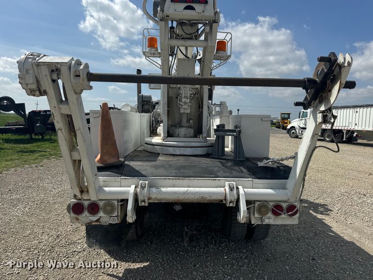 image for item EJ2710 1990 Ford F800 bucket truck