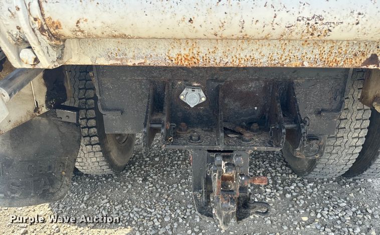 image for item EJ2710 1990 Ford F800 bucket truck