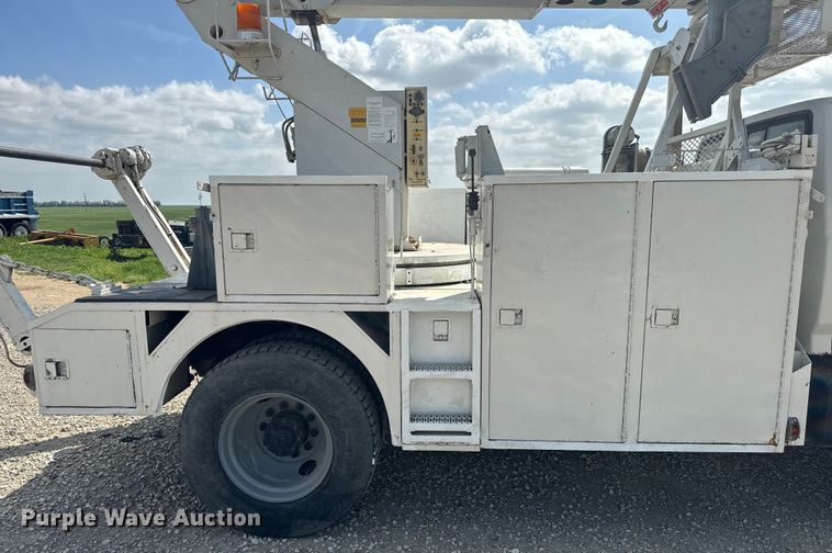 image for item EJ2710 1990 Ford F800 bucket truck