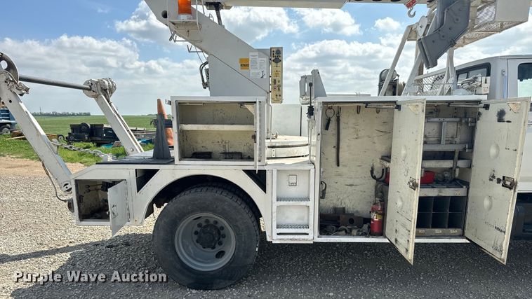 image for item EJ2710 1990 Ford F800 bucket truck