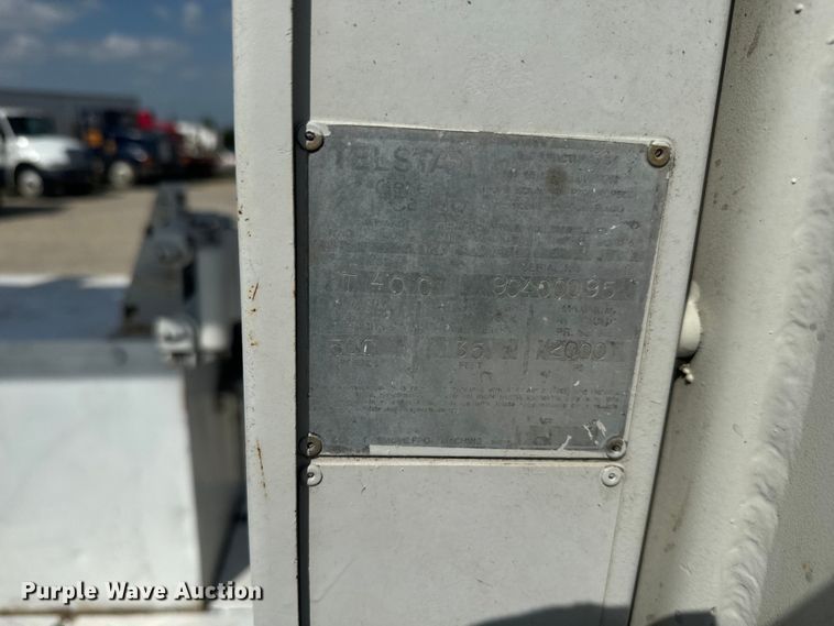 image for item EJ2710 1990 Ford F800 bucket truck