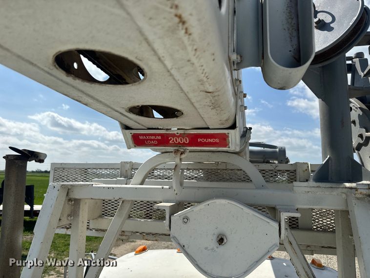 image for item EJ2710 1990 Ford F800 bucket truck