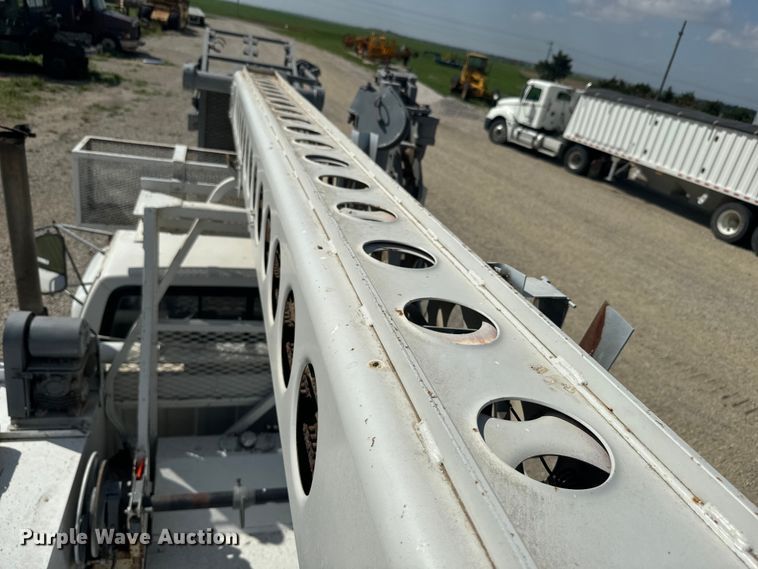 image for item EJ2710 1990 Ford F800 bucket truck