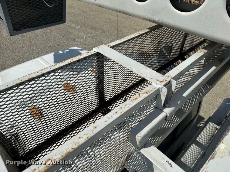 image for item EJ2710 1990 Ford F800 bucket truck