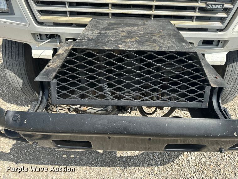 image for item EJ2710 1990 Ford F800 bucket truck