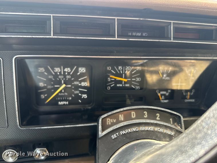 image for item EJ2710 1990 Ford F800 bucket truck